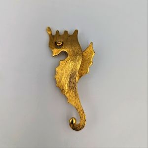 Beautiful Vintage Brushed Gold Tone Seahorse Brooch Unsigned